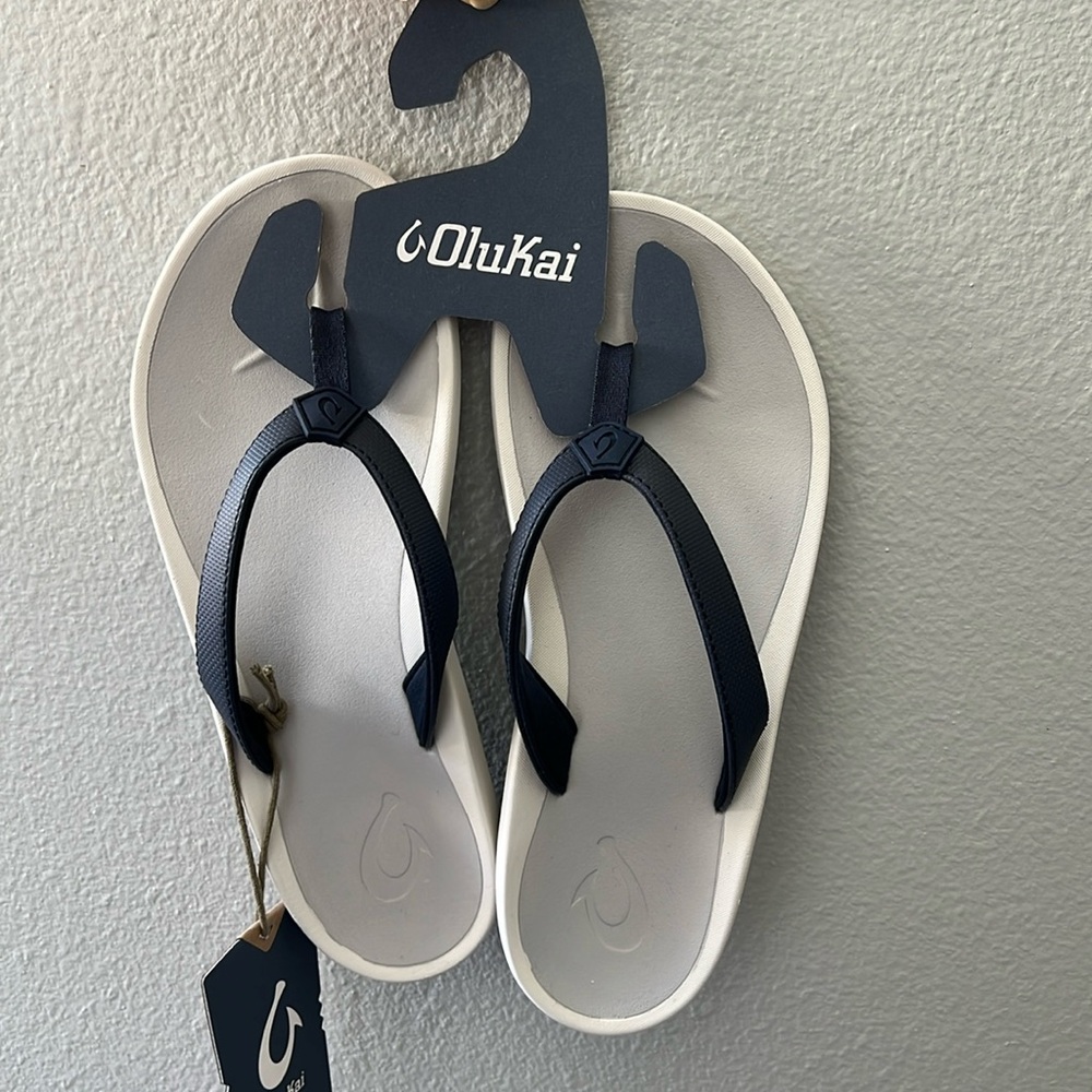 Olukai Pi’oe slippers nwt